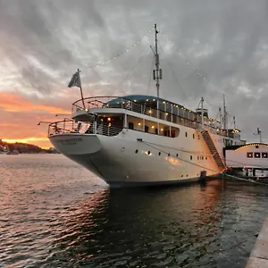 κάντε κράτηση εδώ